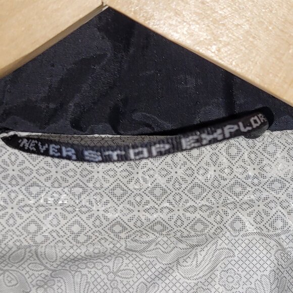 Women's Medium The North Face Long Rain Jacket - Picture 6 of 15